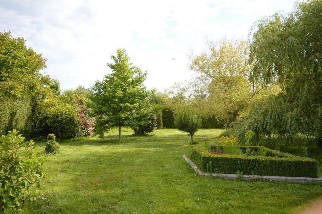 Bed and Breakfast Mont Voyageur Sains Екстер'єр фото